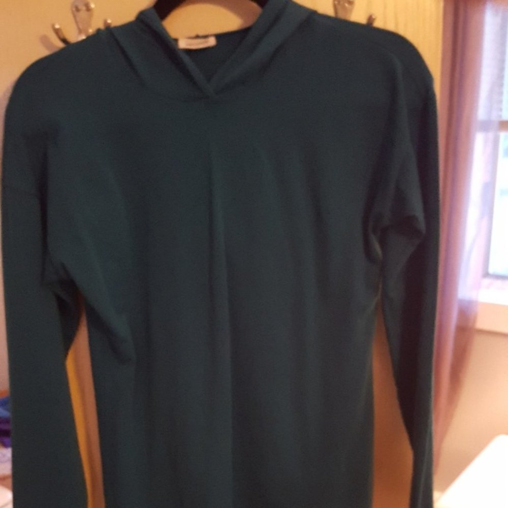 Danskin women's long-sheet hoodie.
